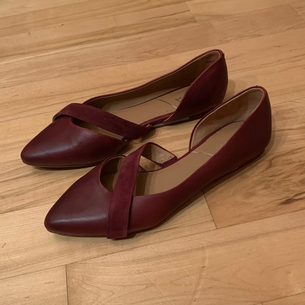 Sky Women's Lennox D'Orsay Flat Burgundy
Slip-on style with elastic goring